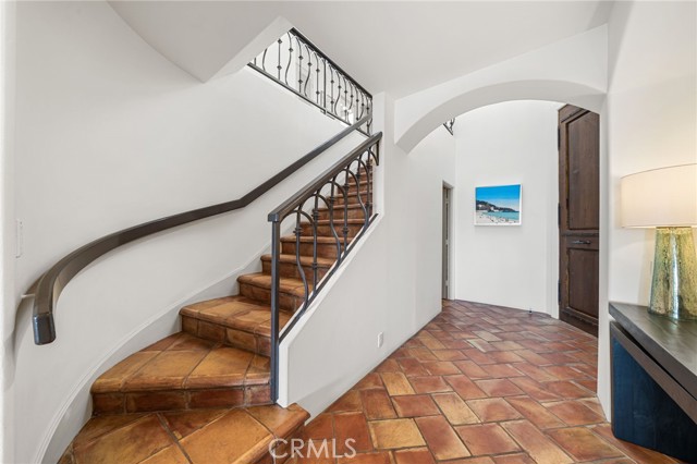 Detail Gallery Image 34 of 66 For 2301 Pacific Dr, Corona Del Mar,  CA 92625 - 4 Beds | 3/1 Baths