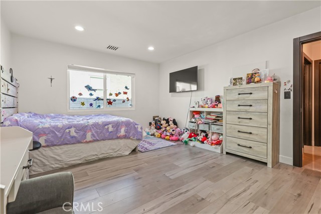 Image 28 of 40 For 2240 Parish  