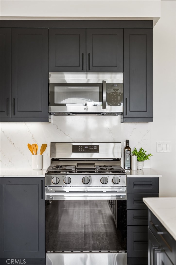 https://media.crmls.org/medias/e946cf66-e50b-468d-9034-ed03530c2028.jpg?preset=X-Large