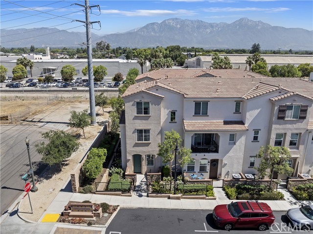 384 Ruby Red Lane, Upland CA: https://media.crmls.org/medias/e947731a-5cfe-4d7c-8c0b-09e612c0f8f5.jpg