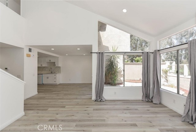 Detail Gallery Image 12 of 34 For 143 Stanford Ct #36,  Irvine,  CA 92612 - 2 Beds | 2/1 Baths