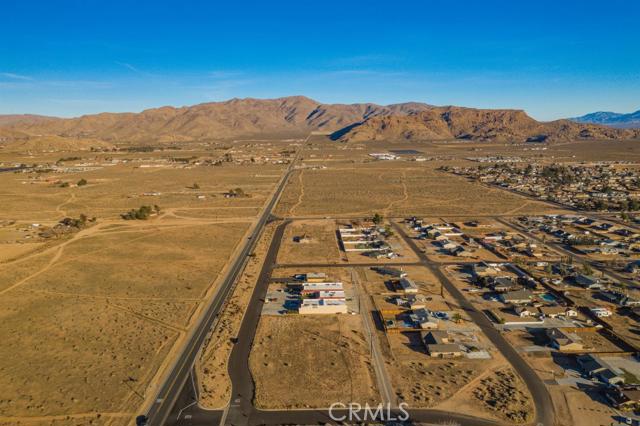 706 Outer Hwy 18 S, Apple Valley CA: https://media.crmls.org/medias/e947e1e3-1aa1-441e-a6ac-1a53d79fcd9a.jpg