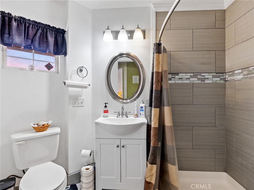 https://media.crmls.org/medias/e9483548-d2ee-4f6c-be05-191afe8842f5.jpg?preset=X-Large
