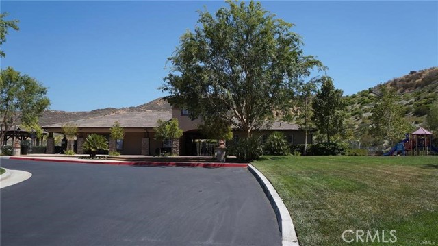 Detail Gallery Image 31 of 34 For 17423 Smoke Tree, Canyon Country,  CA 91387 - 4 Beds | 3 Baths