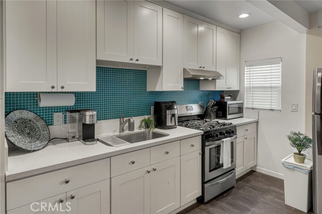 289 E Heath, Long Beach CA: https://media.crmls.org/medias/e949bb2b-4fd0-4379-a091-ff7be0bf787a.jpg