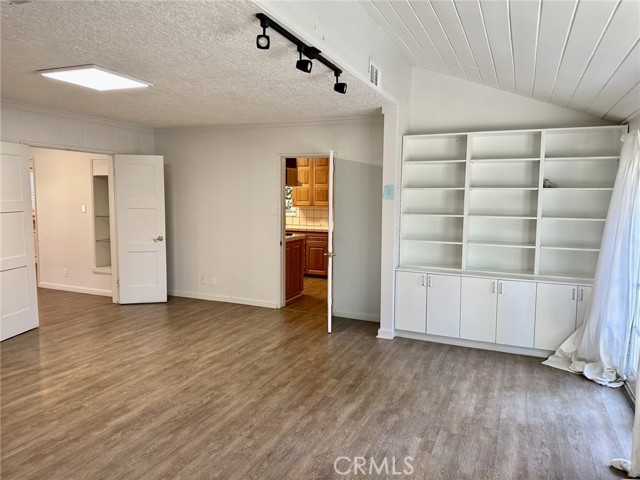 Detail Gallery Image 25 of 41 For 4515 Sherman Oaks Ave, Sherman Oaks,  CA 91403 - 3 Beds | 2/1 Baths