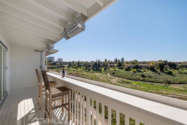Detail Gallery Image 8 of 32 For 745 Domingo #4,  Newport Beach,  CA 92660 - 2 Beds | 2 Baths