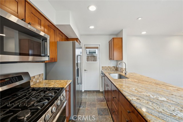Detail Gallery Image 4 of 19 For 215 Walnut St, Newport Beach,  CA 92663 - 4 Beds | 2 Baths