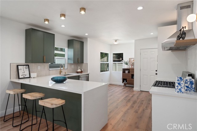 241 E 57th Street, Long Beach CA: https://media.crmls.org/medias/e94bebf5-83cf-4db0-b245-3b8e1630b2ad.jpg