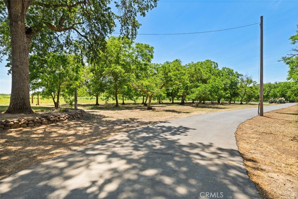 https://media.crmls.org/medias/e94c3ec9-024c-441e-9439-147645994f2b.jpg?preset=X-Large