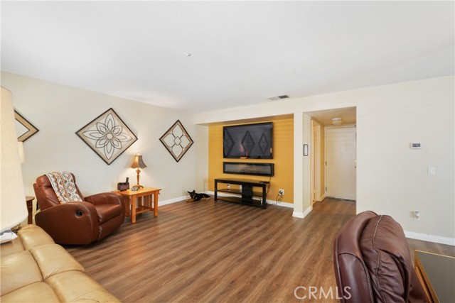 Detail Gallery Image 11 of 24 For 17049 La Vesu Rd., Fontana,  CA 92337 - 4 Beds | 2/1 Baths