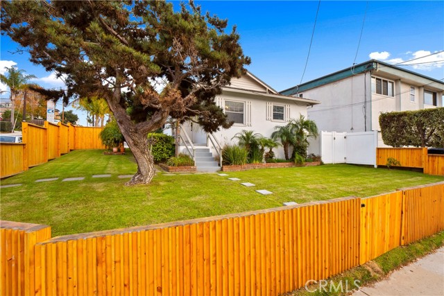 1900 Gates Avenue, Redondo Beach, California 90278, 3 Bedrooms Bedrooms, ,1 BathroomBathrooms,Residential,Sold,Gates,AR22001172