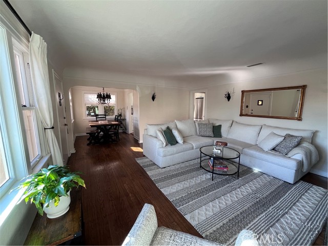 609 Hillcrest Street, El Segundo CA: https://media.crmls.org/medias/e94cfbe4-1b44-4662-b9cc-bca8ba81b190.jpg