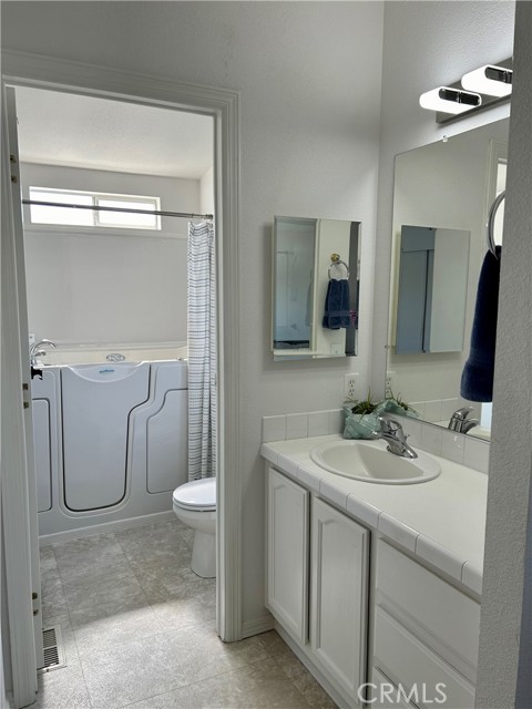 Detail Gallery Image 17 of 53 For 6235 Beachcomber, Long Beach,  CA 90803 - 2 Beds | 2 Baths