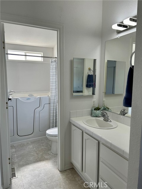 Detail Gallery Image 17 of 53 For 6235 Beachcomber, Long Beach,  CA 90803 - 2 Beds | 2 Baths