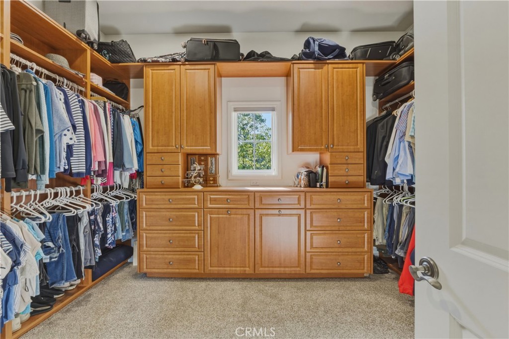 https://media.crmls.org/medias/e94d9e93-f023-4f61-a02e-e33417e04123.jpg?preset=X-Large