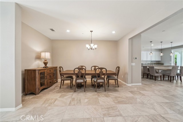 Detail Gallery Image 9 of 40 For 6125 Coopers Hawk Dr, Jurupa Valley,  CA 91752 - 5 Beds | 3/1 Baths