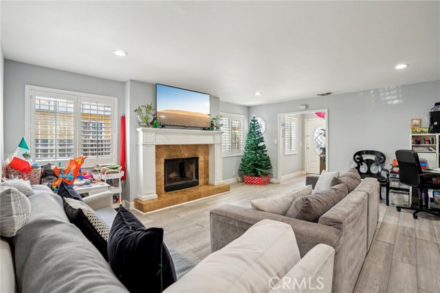 Detail Gallery Image 3 of 20 For 3336 Cherokee Ave, South Gate,  CA 90280 - 4 Beds | 2 Baths