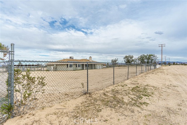 Detail Gallery Image 4 of 50 For 46334 Alamosa, Newberry Springs,  CA 92365 - 4 Beds | 3 Baths