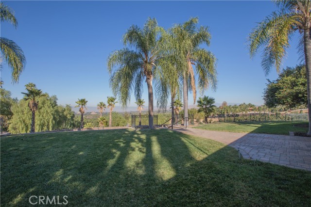 Detail Gallery Image 16 of 59 For 1525 Heather Ln, Riverside,  CA 92504 - 3 Beds | 2/1 Baths