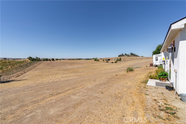 1875 Rancho Lomas Way, San Miguel CA: https://media.crmls.org/medias/e950736b-737b-4d5f-8568-2a4d897891af.jpg