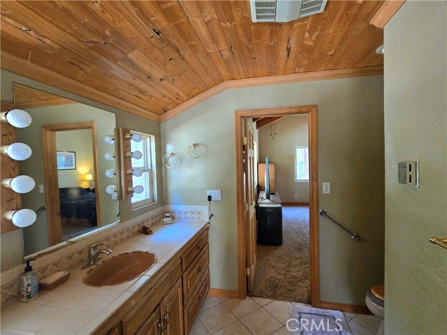 943 Grass Valley Road, Lake Arrowhead CA: https://media.crmls.org/medias/e951d5d2-18d3-40bd-86aa-3a12d34f0afa.jpg
