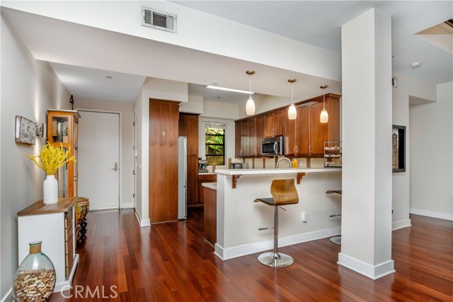 Detail Gallery Image 7 of 41 For 395 E 4th St #3,  Long Beach,  CA 90802 - 2 Beds | 2 Baths