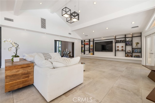 Detail Gallery Image 17 of 75 For 10372 Crawford Canyon Rd, North Tustin,  CA 92705 - 5 Beds | 6/1 Baths