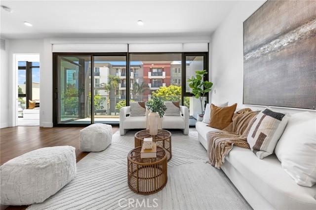 709 E Walnut Street, Pasadena CA: https://media.crmls.org/medias/e952d7d3-df93-49a7-889e-25250528f1ac.jpg