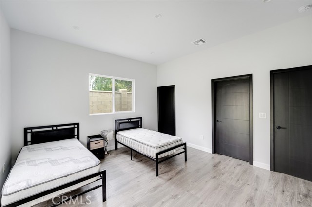 Detail Gallery Image 11 of 18 For 8806 Enfield Ave, Northridge,  CA 91325 - 2 Beds | 2/1 Baths