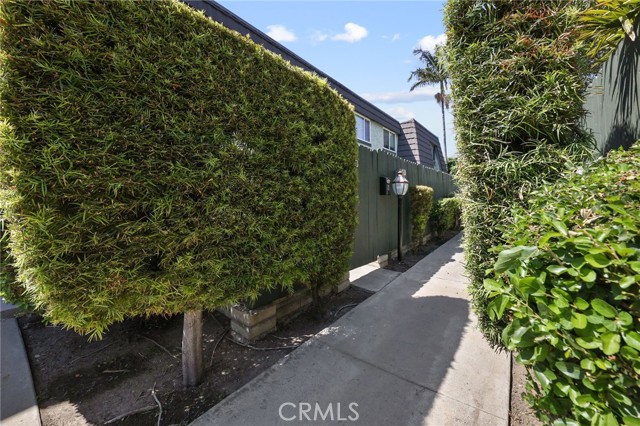 1634 Iowa Street, Costa Mesa CA: https://media.crmls.org/medias/e9547d45-ffe1-406b-89df-3f86610bc716.jpg