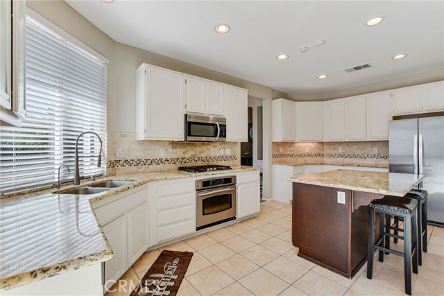 32501 Sprucewood Way, Lake Elsinore CA: https://media.crmls.org/medias/e954c2e3-bc20-4ba3-abac-79e528016dbb.jpg
