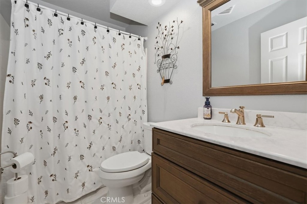 https://media.crmls.org/medias/e954d9a5-516b-4bec-b307-7d7a5d2454e5.jpg?preset=X-Large