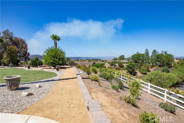 31150 Mariposa Place, Temecula CA: https://media.crmls.org/medias/e9551198-bbaf-4aa7-9fab-c2b48de5c034.jpg
