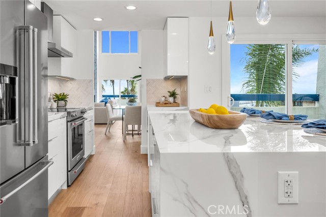 200 S Catalina Avenue, Redondo Beach CA: https://media.crmls.org/medias/e95583c0-bffa-4327-8e5d-1413b01baf14.jpg