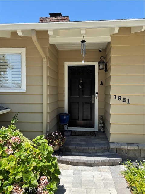 1631 Leycross Drive, La Canada Flintridge CA: https://media.crmls.org/medias/e957f1fa-2951-44a3-b95b-6ee1c7d8c36f.jpg