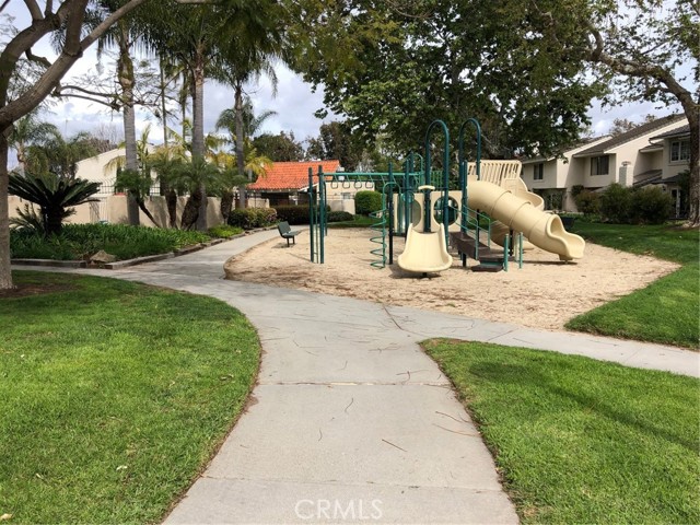 Detail Gallery Image 16 of 17 For 446 Vista Roma, Newport Beach,  CA 92660 - 3 Beds | 2/1 Baths