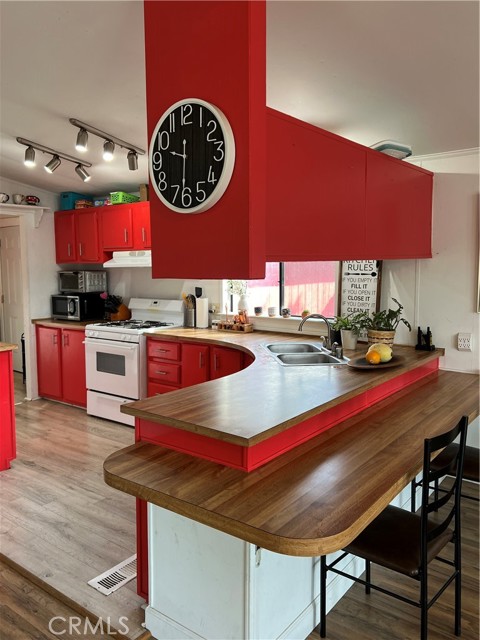4047 Foothill Drive, Lucerne CA: https://media.crmls.org/medias/e95861f5-d651-43c1-8686-c71a14b27395.jpg