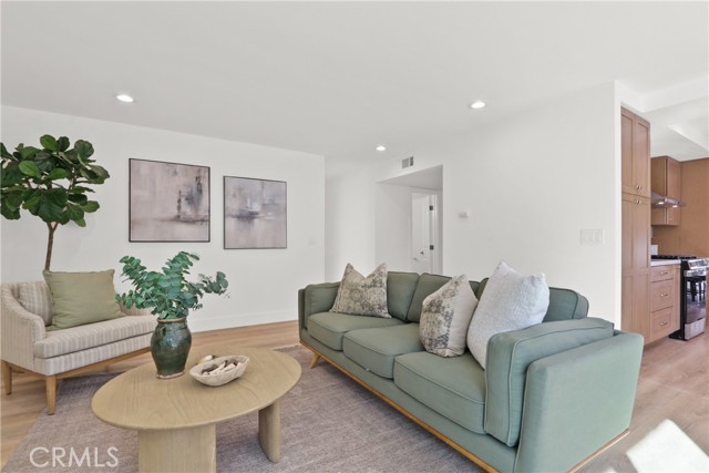 Detail Gallery Image 13 of 22 For 22132 Bellcroft, Lake Forest,  CA 92630 - 4 Beds | 2/1 Baths