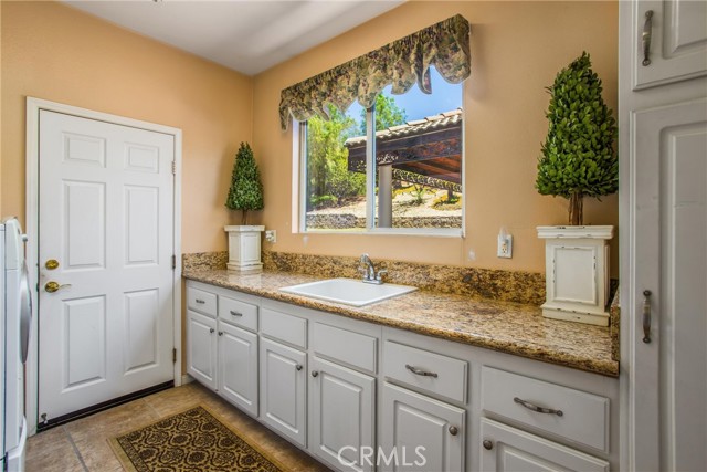 Detail Gallery Image 19 of 72 For 2109 Canyon View Ln, Redlands,  CA 92373 - 4 Beds | 4 Baths