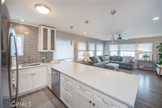 17021 7th Street, Sunset Beach CA: https://media.crmls.org/medias/e95a5450-c942-4f41-9eca-582b73c7424b.jpg