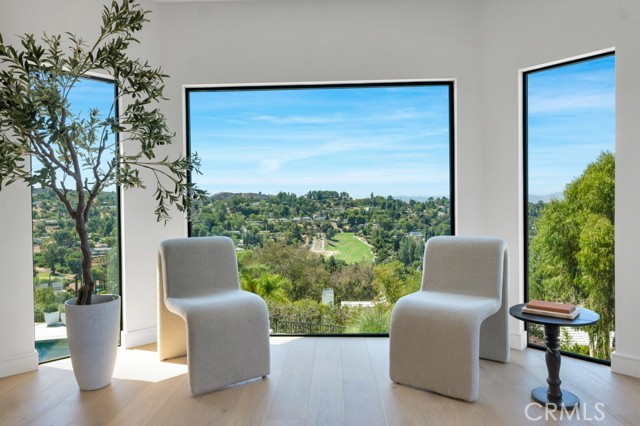 Detail Gallery Image 8 of 40 For 4015 Clarinda Dr, Tarzana,  CA 91356 - 5 Beds | 4 Baths
