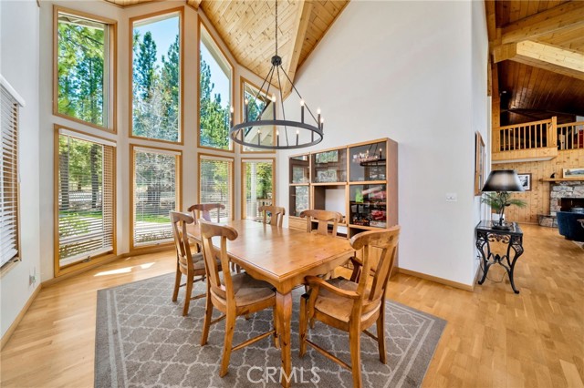 Detail Gallery Image 16 of 61 For 40034 Lakeview Dr, Big Bear Lake,  CA 92315 - 4 Beds | 3/1 Baths