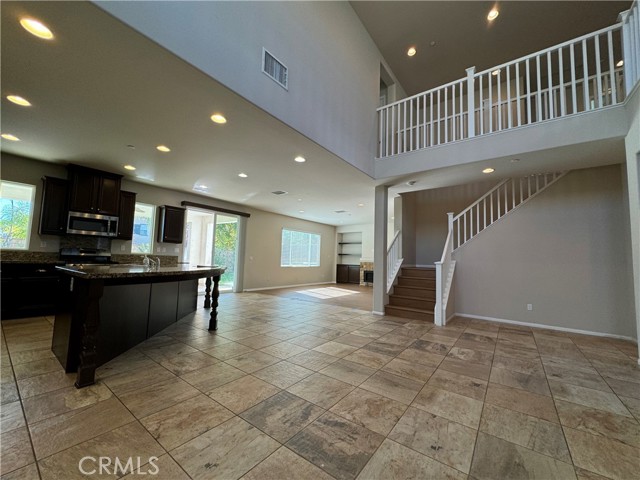 Detail Gallery Image 4 of 31 For 11775 Silver Birch Rd, Corona,  CA 92883 - 4 Beds | 3 Baths