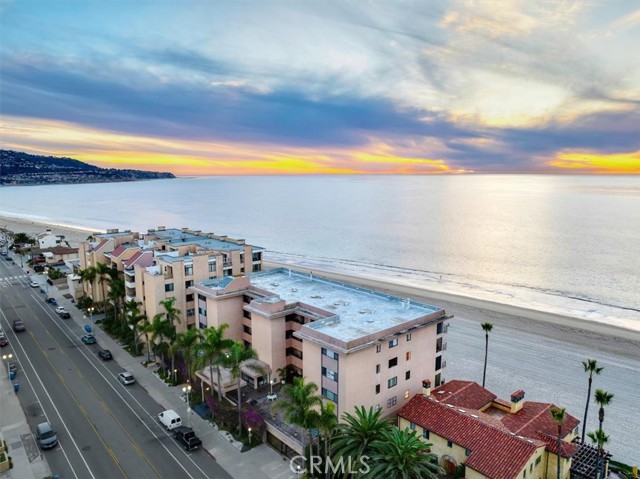 721 Esplanade, Redondo Beach, California 90277, 2 Bedrooms Bedrooms, ,2 BathroomsBathrooms,Residential,Sold,Esplanade,SB23197655