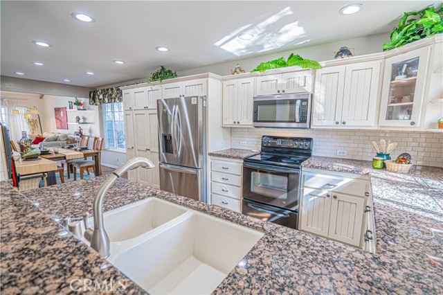 Detail Gallery Image 5 of 59 For 23514 via Decano, Valencia,  CA 91355 - 4 Beds | 2 Baths