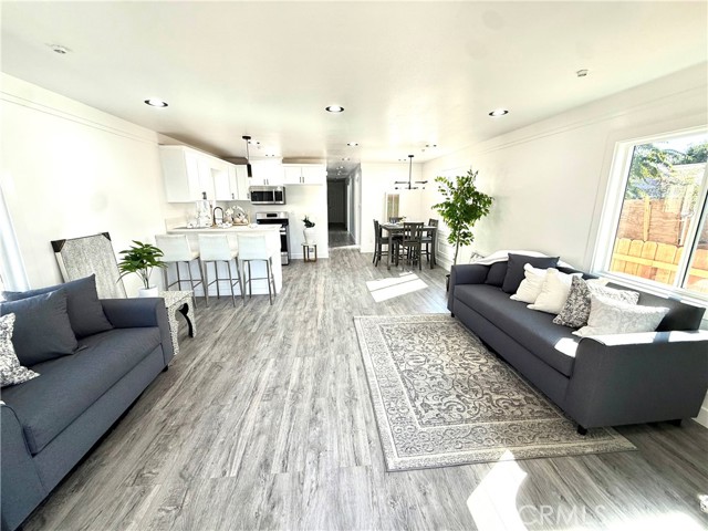 Detail Gallery Image 7 of 17 For 10816 Willowbrook, Los Angeles,  CA 90059 - 4 Beds | 2 Baths