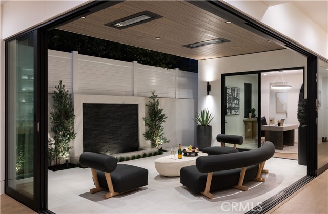 412 Heliotrope Avenue, Corona del Mar CA: https://media.crmls.org/medias/e95e865e-f8b2-4c7d-b4c5-41dfa794f26c.jpg