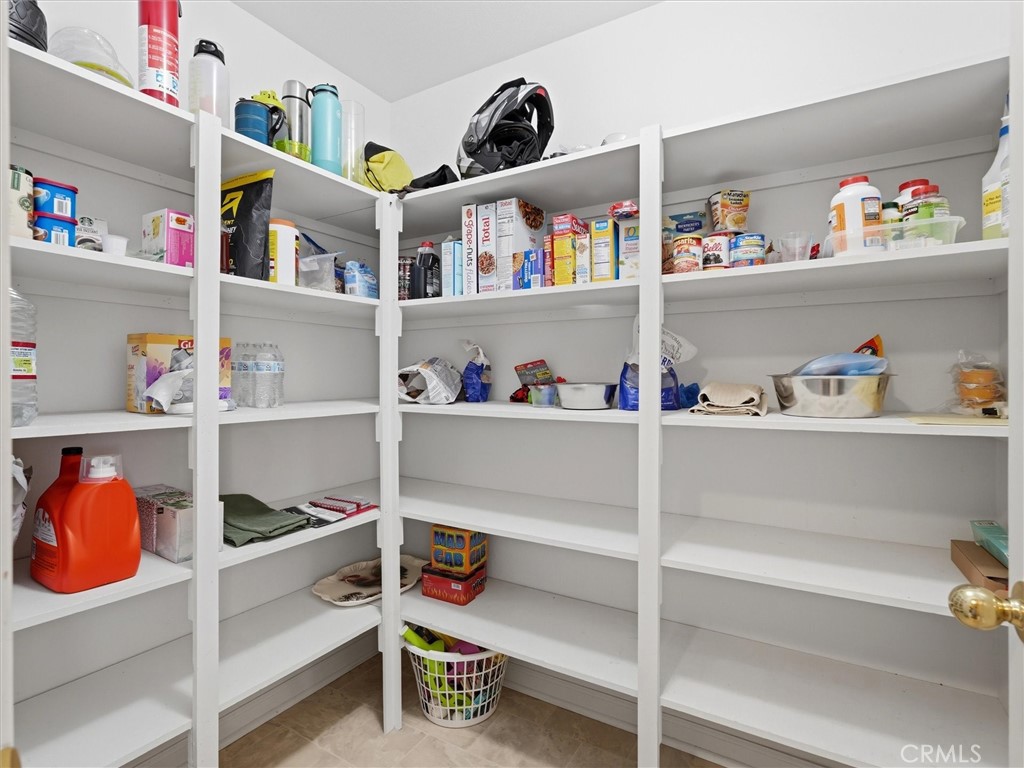 https://media.crmls.org/medias/e95ed376-6415-4b63-81f2-64bbfe4bd9d5.jpg?preset=X-Large