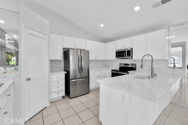 Front Image Thumbnail for CROC25266859